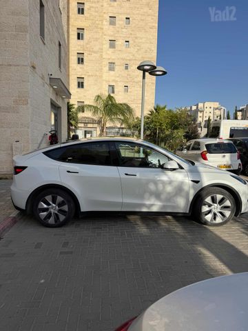 מודעת רכב טסלה מודל Y