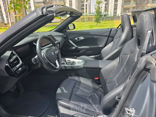 ב מ וו Z4