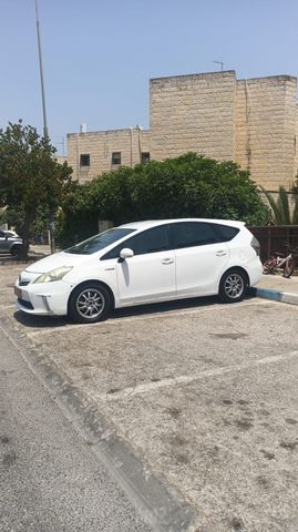 טויוטה פריוס פלוס