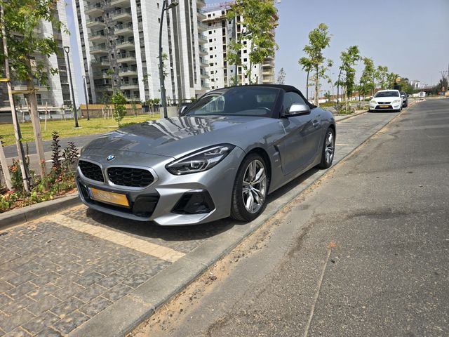 ב מ וו Z4