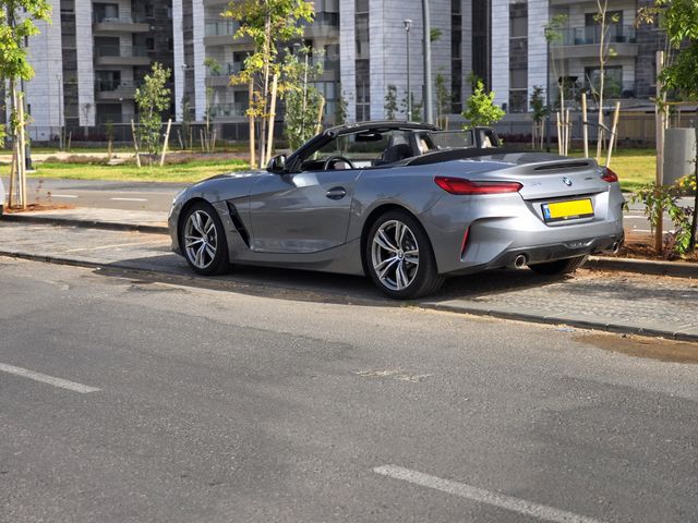 ב מ וו Z4