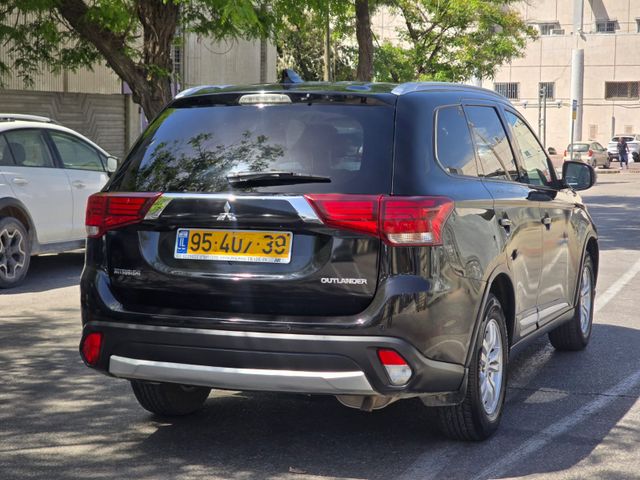 מיצובישי אאוטלנדר