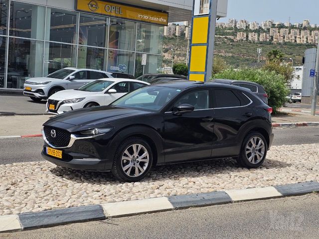 מודעת רכב מאזדה CX-30