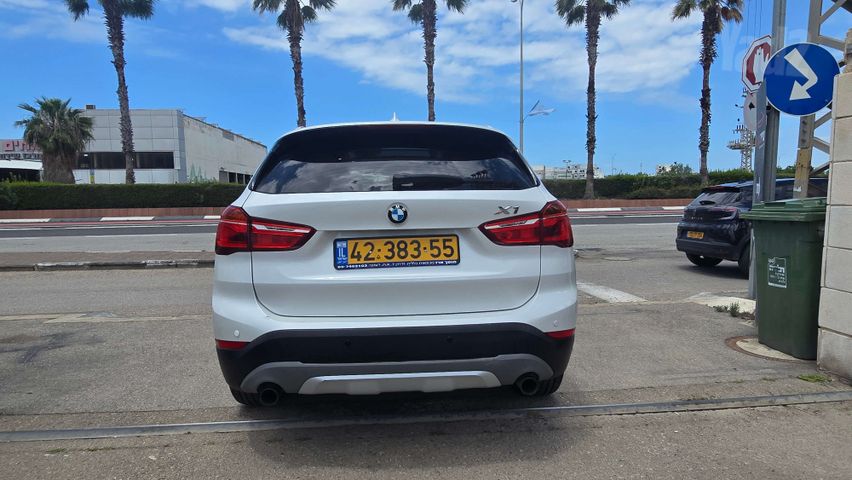 ב מ וו X1