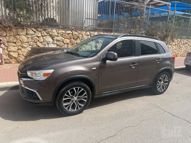 מודעת רכב מיצובישי ASX