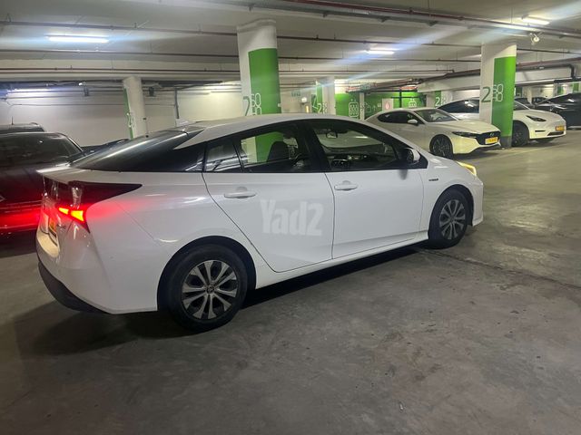 מודעת רכב טויוטה פריוס