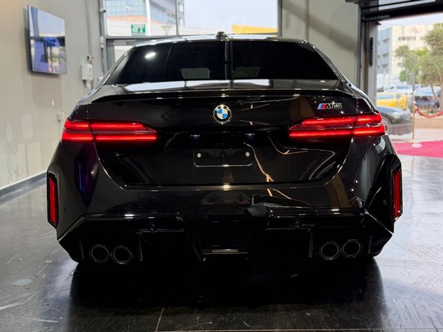 ב מ וו M5