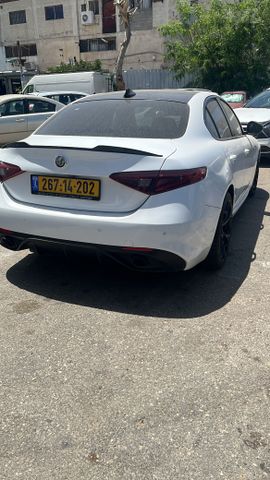 אלפא רומיאו ג'וליה