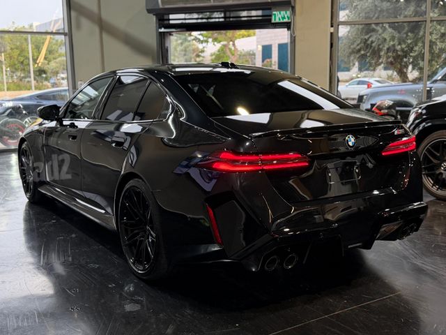 ב מ וו M5
