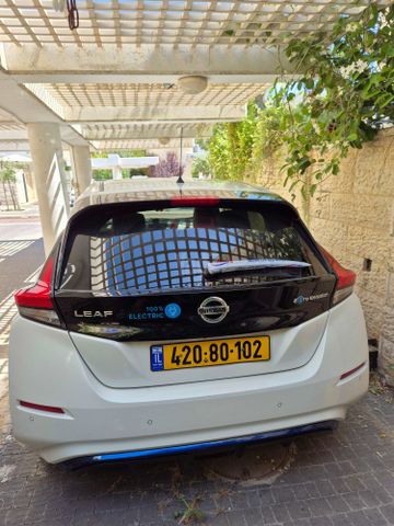 ניסאן ליף