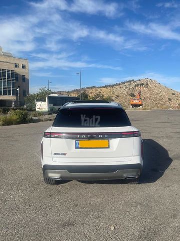 ג'אקו J7