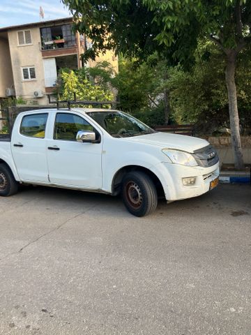 איסוזו די-מקס