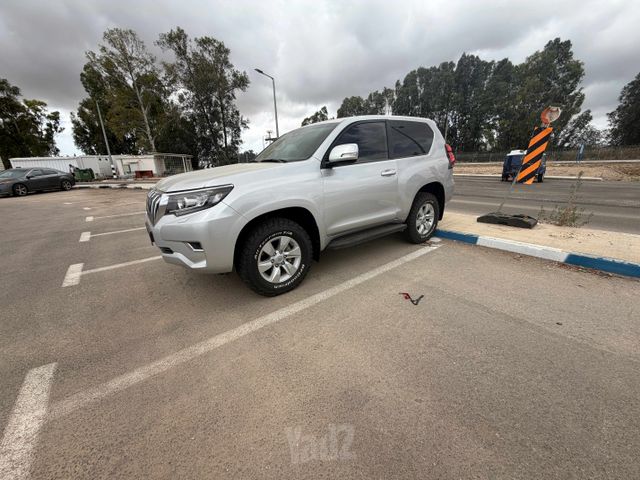 טויוטה לנד קרוזר