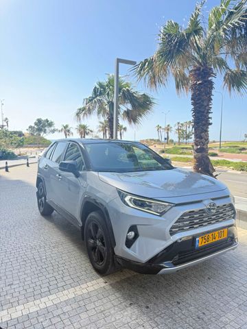 טויוטה RAV4