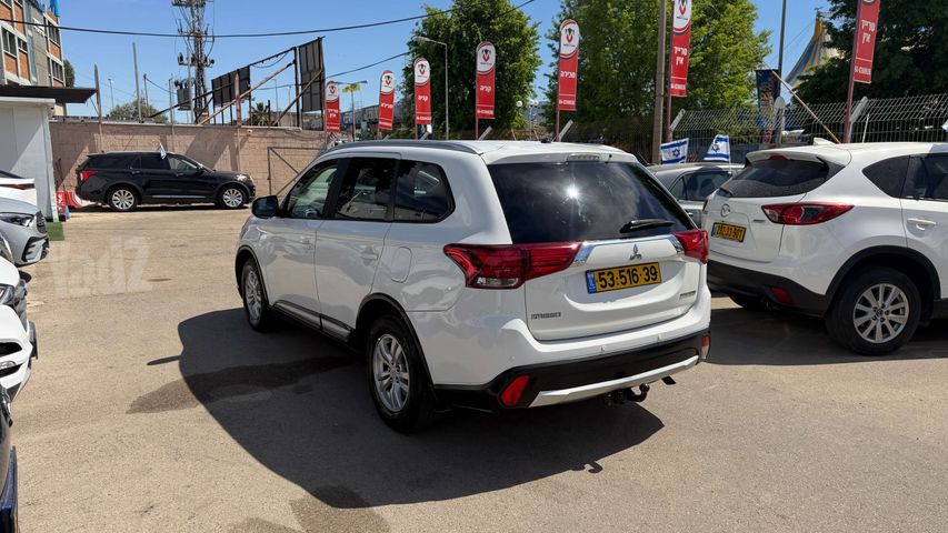מיצובישי אאוטלנדר