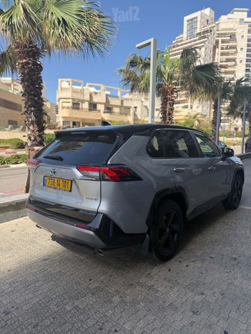 טויוטה RAV4