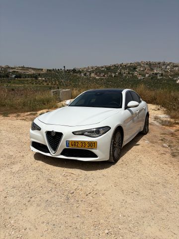 אלפא רומיאו ג'וליה