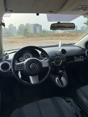 מודעת רכב מאזדה 2