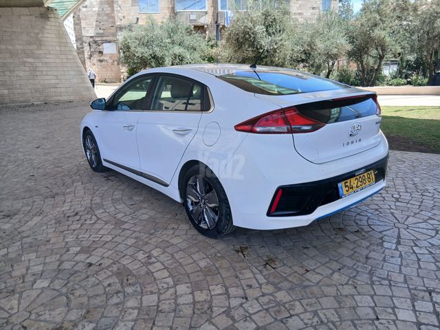 יונדאי איוניק