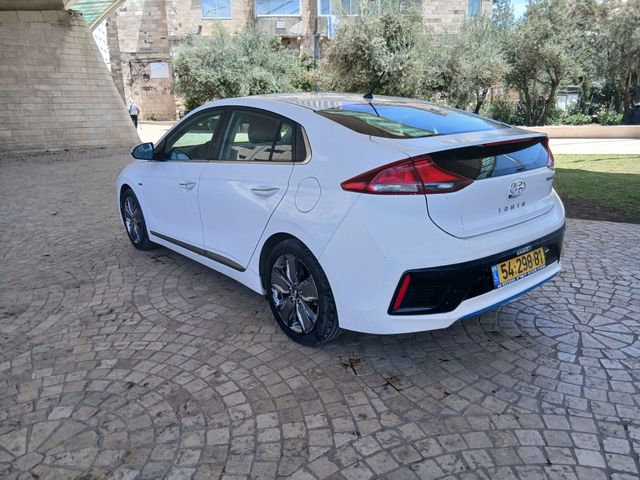 יונדאי איוניק