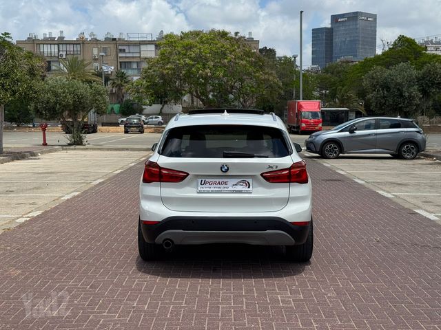 ב מ וו X1