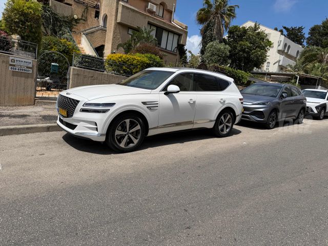 ג'נסיס GV80