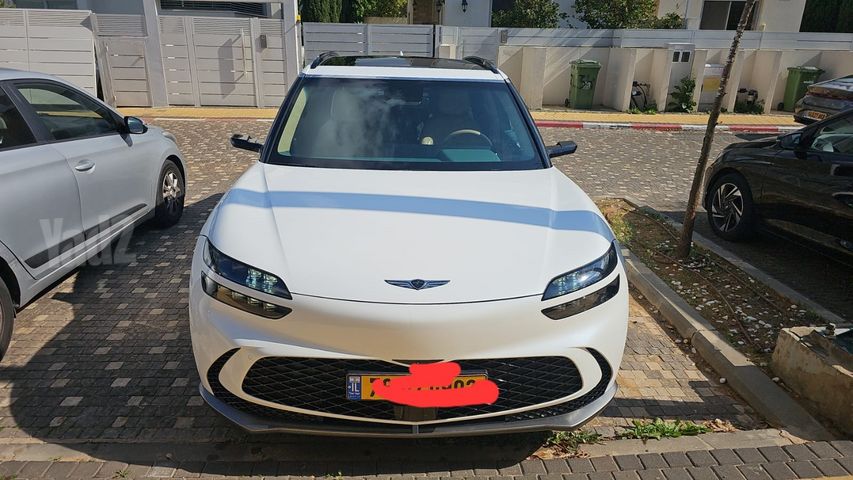מודעת רכב ג'נסיס GV60