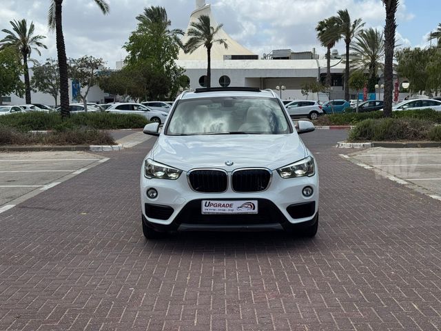 ב מ וו X1