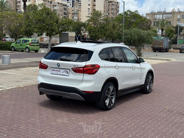 ב מ וו X1