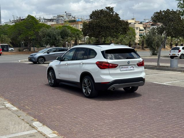 ב מ וו X1