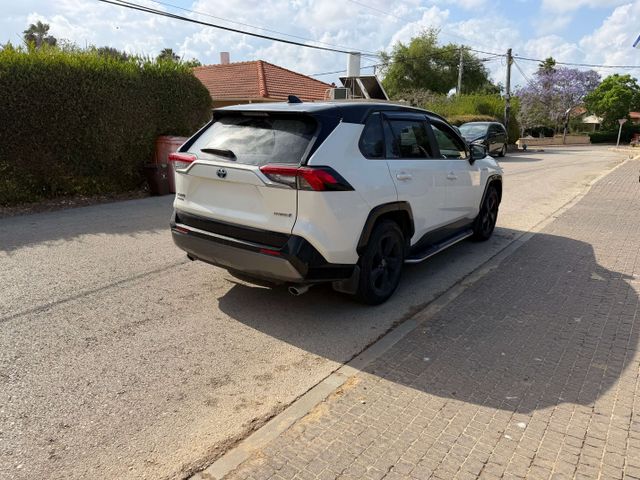 טויוטה RAV4