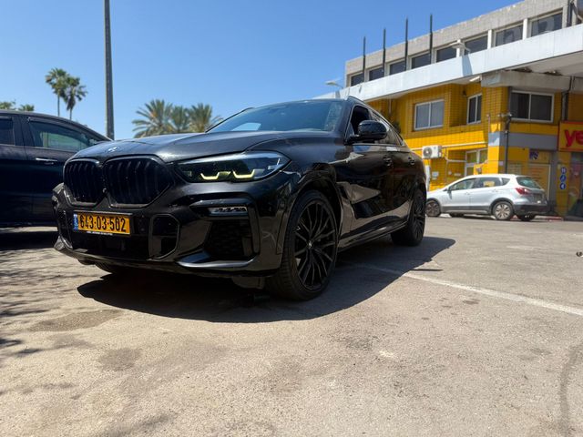 ב מ וו X6