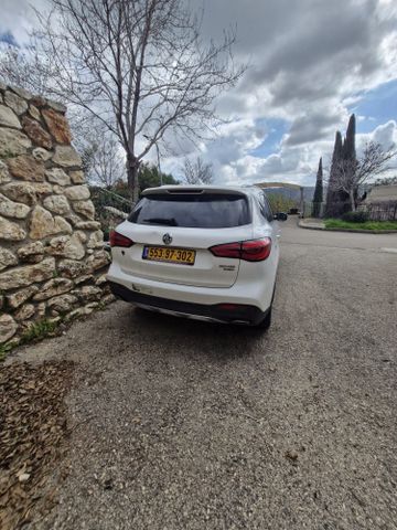 מודעת רכב אם ג'י EHS PHEV