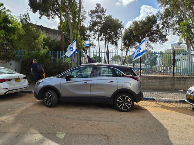 אופל קרוסלנד X