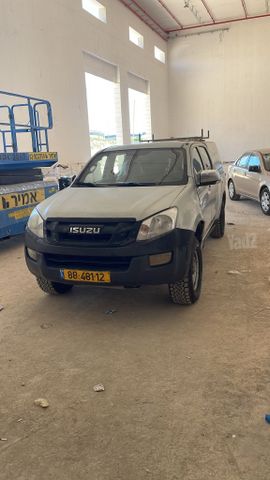 איסוזו די-מקס