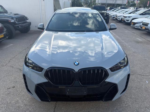 ב מ וו X6