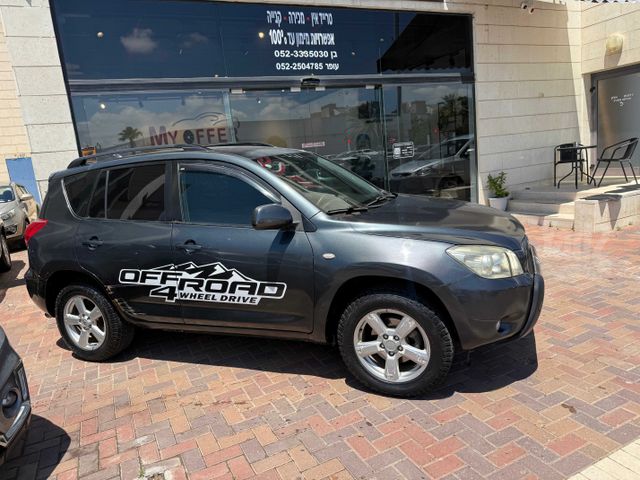 טויוטה RAV4