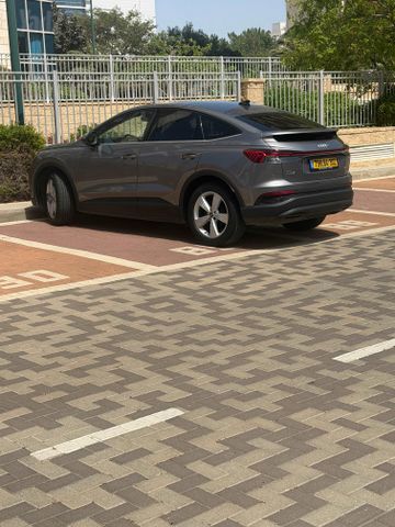 אאודי Q4 e-tron