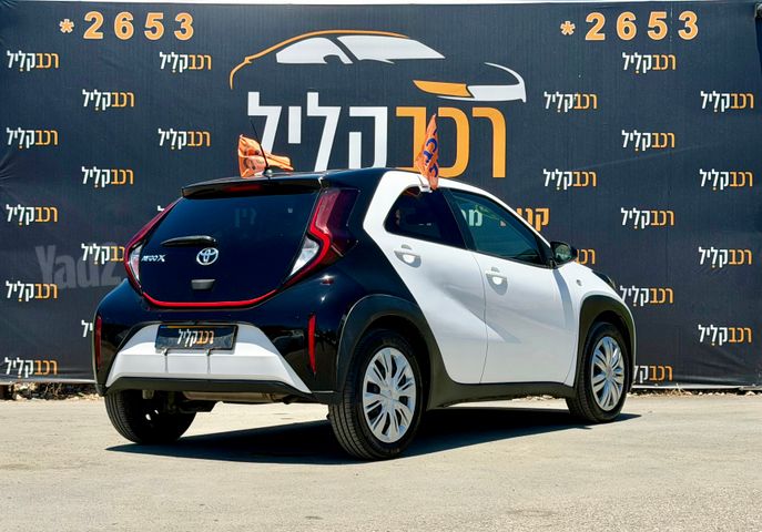 טויוטה אייגו X