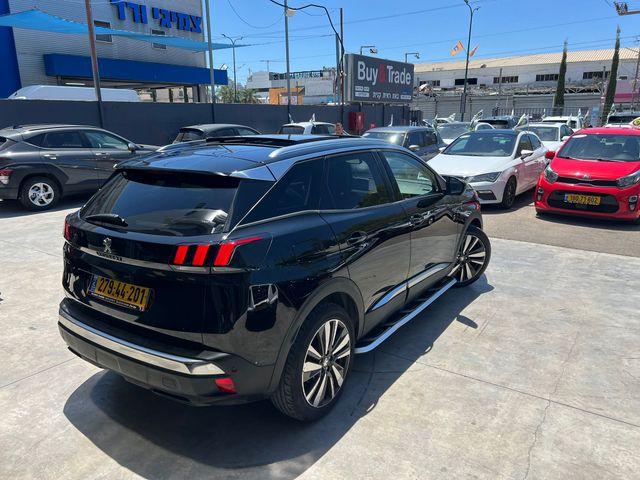 פיג'ו 3008