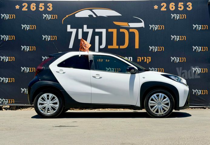 טויוטה אייגו X