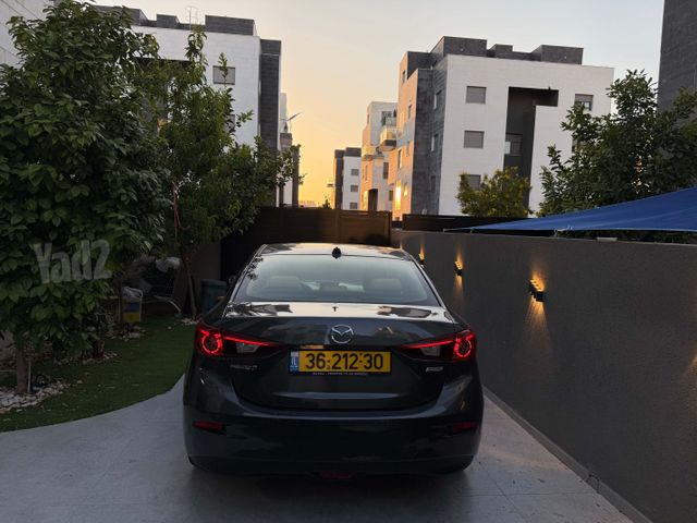מאזדה 3