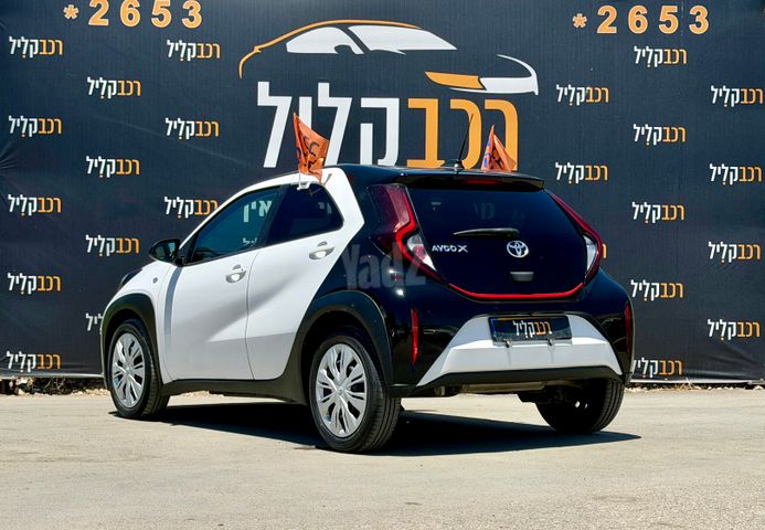 טויוטה אייגו X