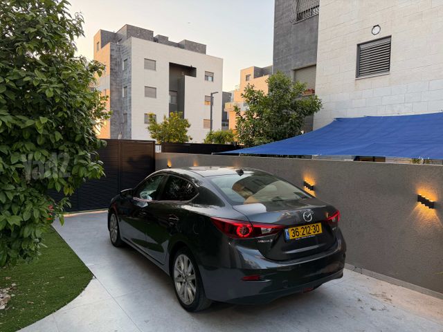 מאזדה 3