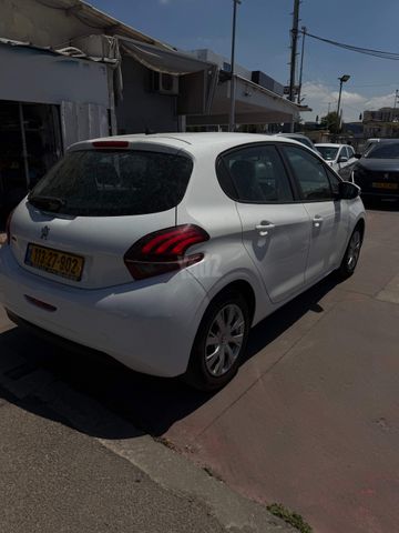 פיג'ו 208