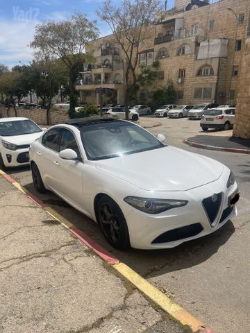 אלפא רומיאו ג'וליה