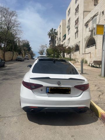 אלפא רומיאו ג'וליה