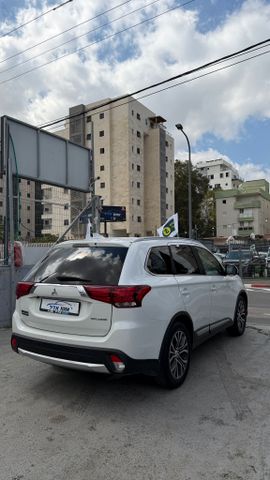 מיצובישי אאוטלנדר