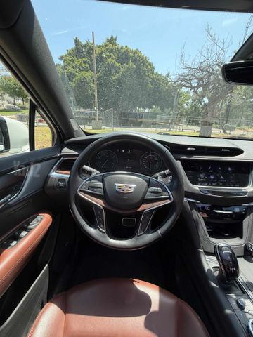 קאדילק XT5