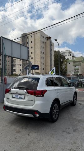 מיצובישי אאוטלנדר